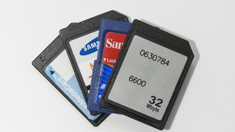 compact flash vs sd card